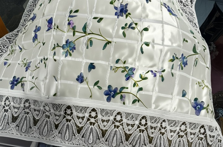 01 Meter Beautiful White Floral Dastarkhwan with Intricate Lace Border - Perfect for Traditional Dining | Dastarkhwan (30*49 inch)