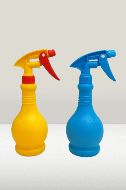 Water Spray Bottle Large for watering plants and ironing cloths Refillable Plastic Spray Bottle, (random color)