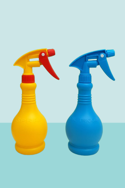Water Spray Bottle Large for watering plants and ironing cloths Refillable Plastic Spray Bottle, (random color)